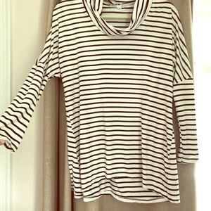 Women’s shirt cowl neck